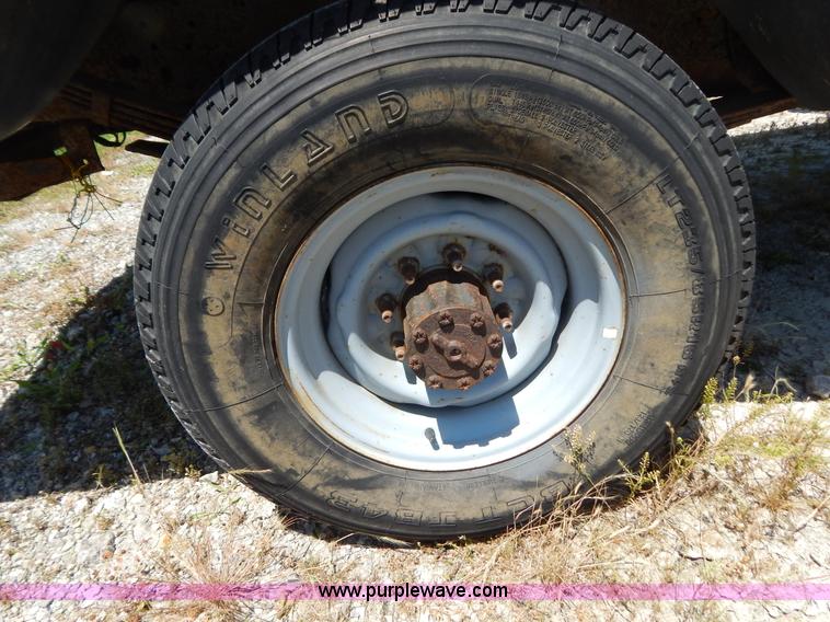 image for item G3258 1995 Ford F250 XL pickup truck