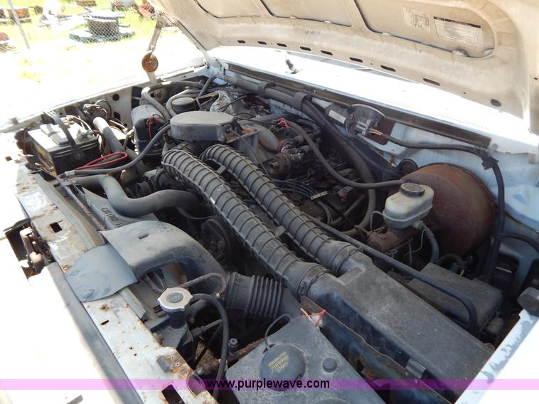 image for item G3258 1995 Ford F250 XL pickup truck