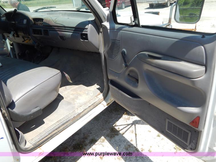 image for item G3258 1995 Ford F250 XL pickup truck