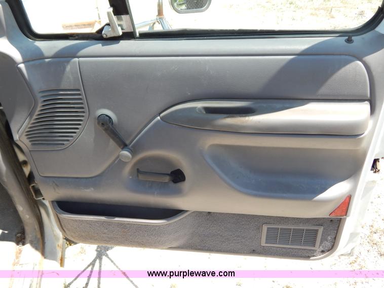 image for item G3258 1995 Ford F250 XL pickup truck