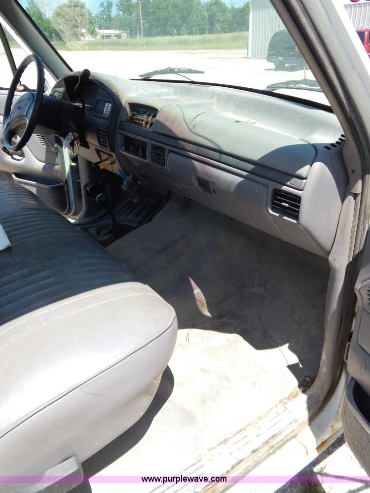 image for item G3258 1995 Ford F250 XL pickup truck