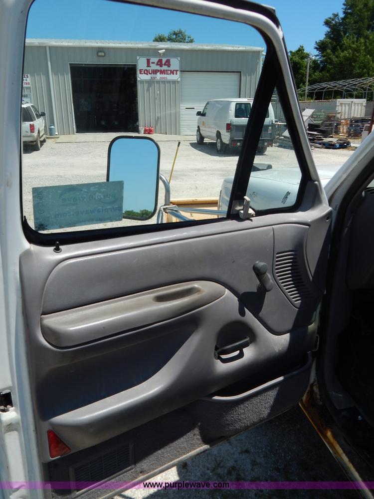 image for item G3258 1995 Ford F250 XL pickup truck