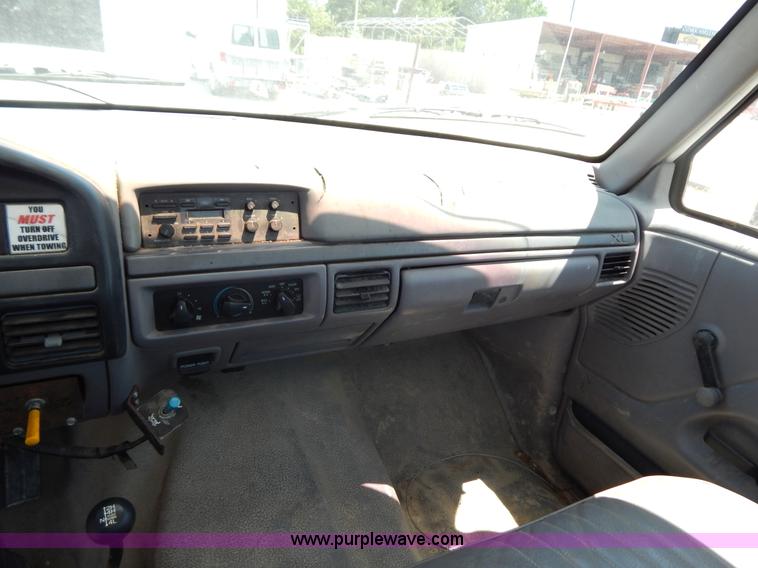 image for item G3258 1995 Ford F250 XL pickup truck