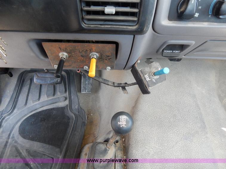 image for item G3258 1995 Ford F250 XL pickup truck