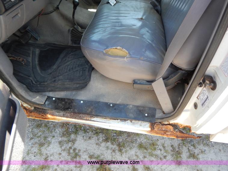 image for item G3258 1995 Ford F250 XL pickup truck