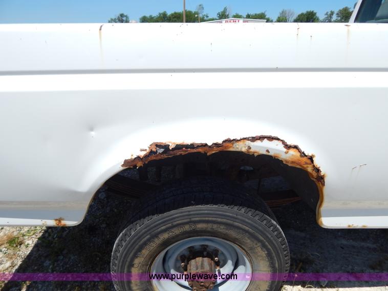 image for item G3258 1995 Ford F250 XL pickup truck