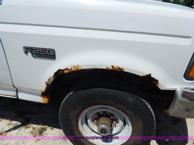 image for item G3258 1995 Ford F250 XL pickup truck