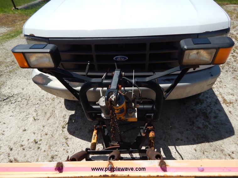 image for item G3258 1995 Ford F250 XL pickup truck