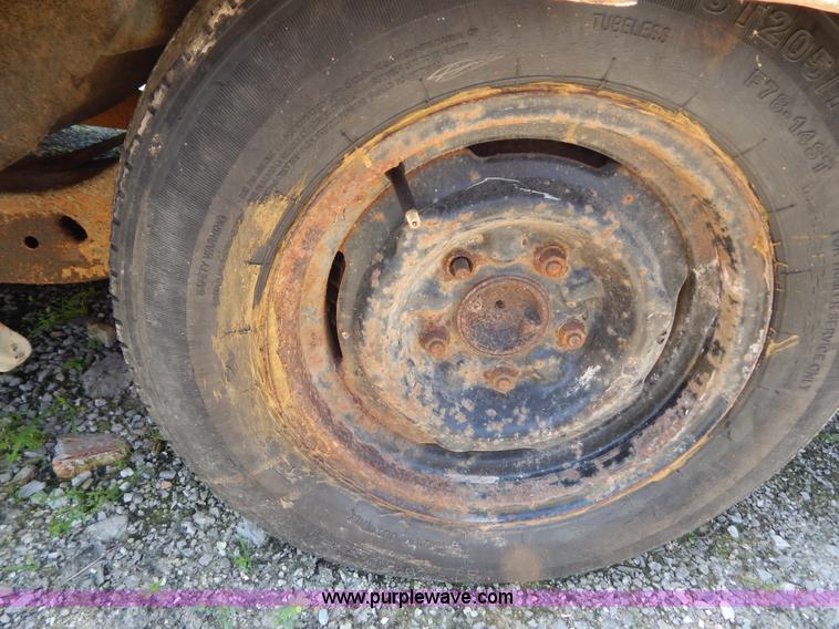 image for item G3259 1969 Pontiac Bonneville convertible