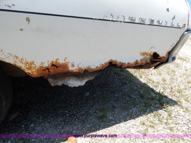 image for item G3259 1969 Pontiac Bonneville convertible