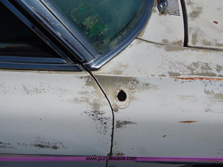 image for item G3259 1969 Pontiac Bonneville convertible