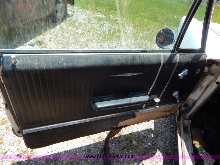 image for item G3259 1969 Pontiac Bonneville convertible