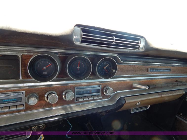 image for item G3259 1969 Pontiac Bonneville convertible