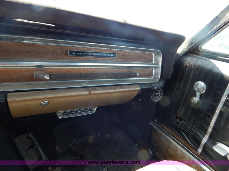 image for item G3259 1969 Pontiac Bonneville convertible
