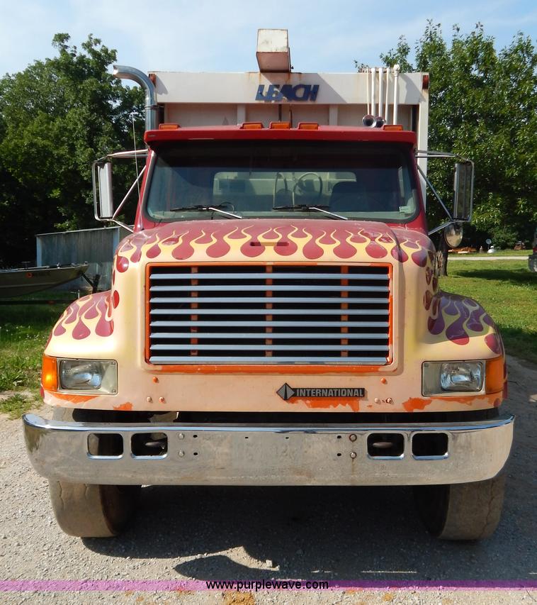 image for item G3265 1997 International 4900 refuse truck