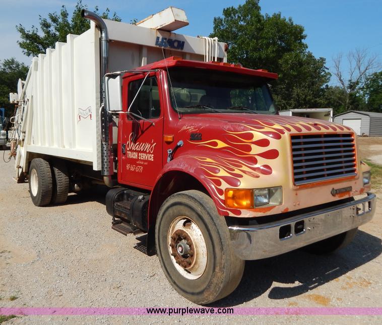 image for item G3265 1997 International 4900 refuse truck