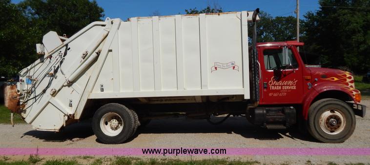 image for item G3265 1997 International 4900 refuse truck