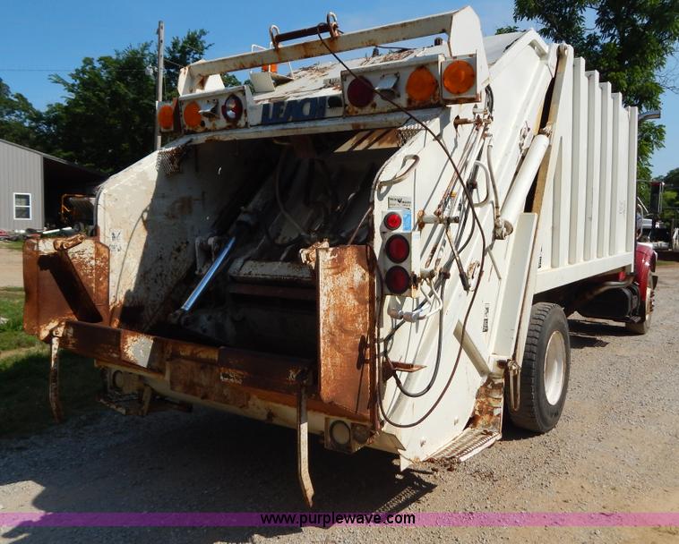 image for item G3265 1997 International 4900 refuse truck