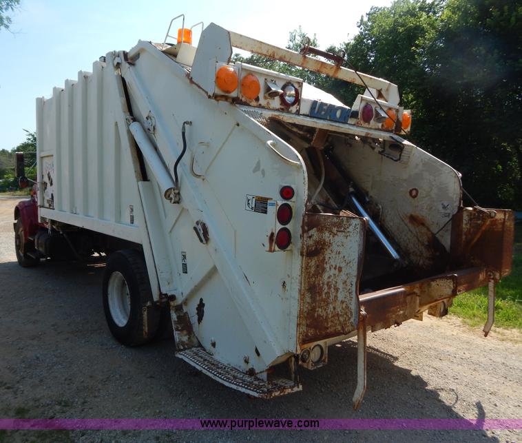 image for item G3265 1997 International 4900 refuse truck