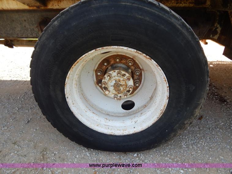 image for item G3265 1997 International 4900 refuse truck