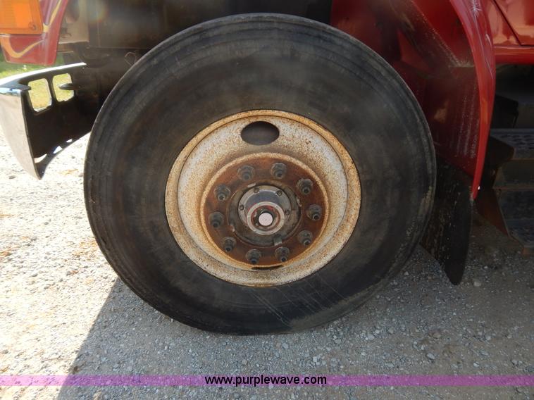 image for item G3265 1997 International 4900 refuse truck