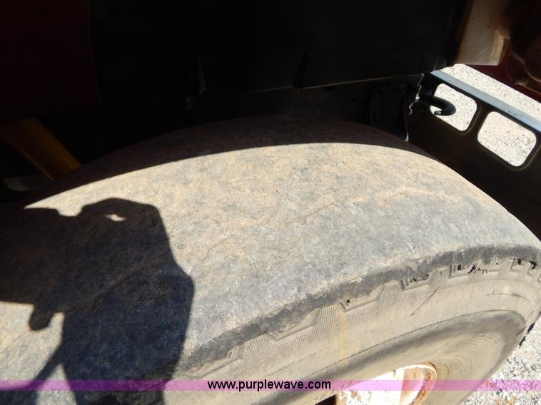 image for item G3265 1997 International 4900 refuse truck