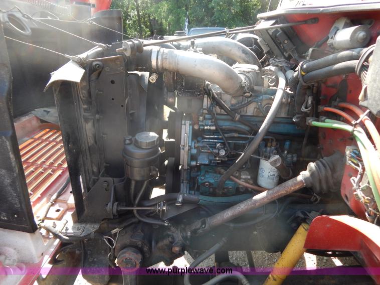 image for item G3265 1997 International 4900 refuse truck