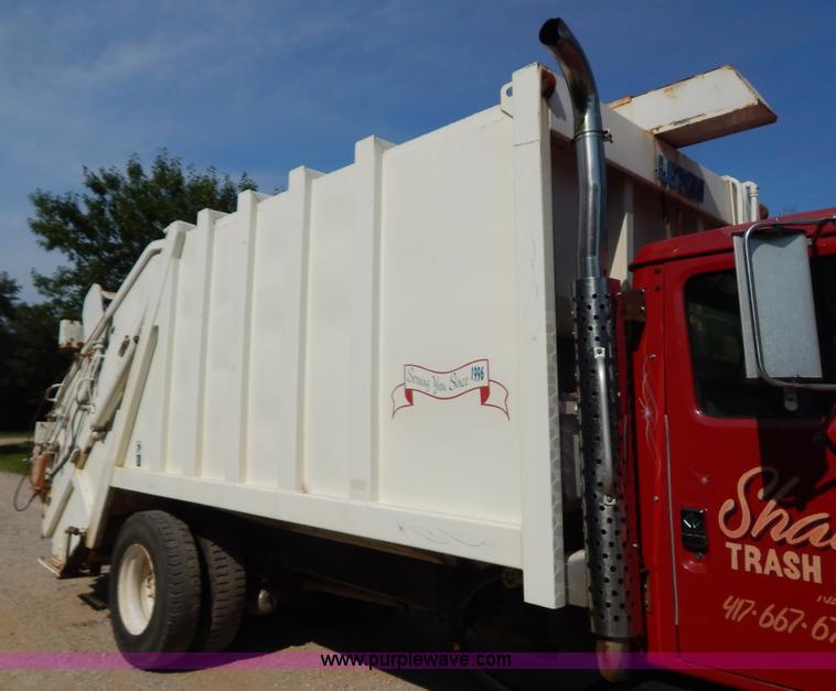 image for item G3265 1997 International 4900 refuse truck