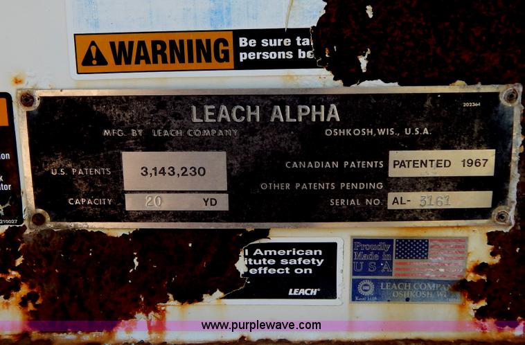 image for item G3265 1997 International 4900 refuse truck