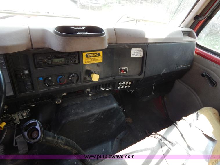 image for item G3265 1997 International 4900 refuse truck