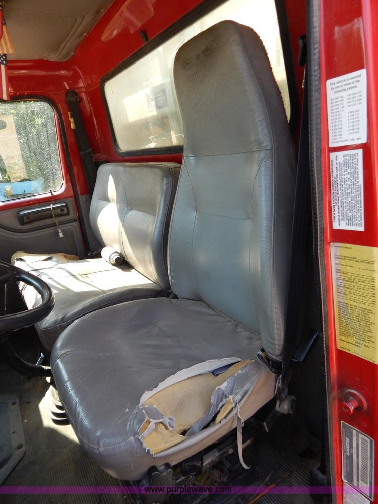 image for item G3265 1997 International 4900 refuse truck