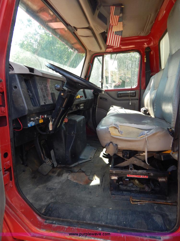 image for item G3265 1997 International 4900 refuse truck