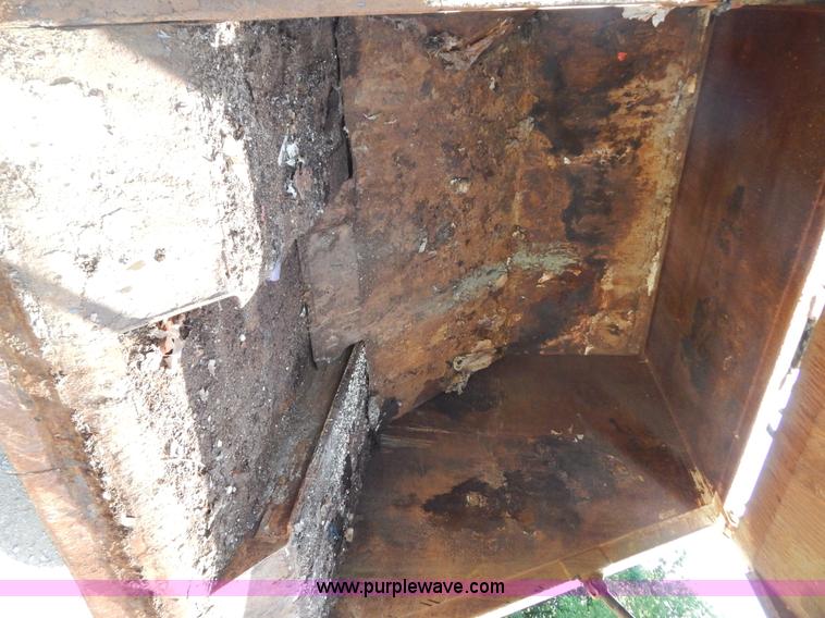 image for item G3265 1997 International 4900 refuse truck