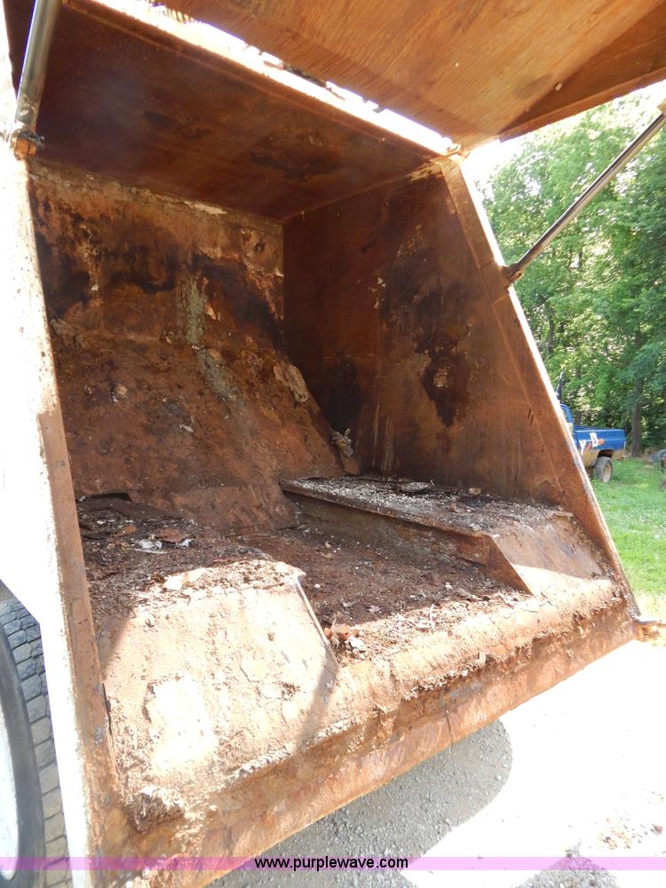 image for item G3265 1997 International 4900 refuse truck