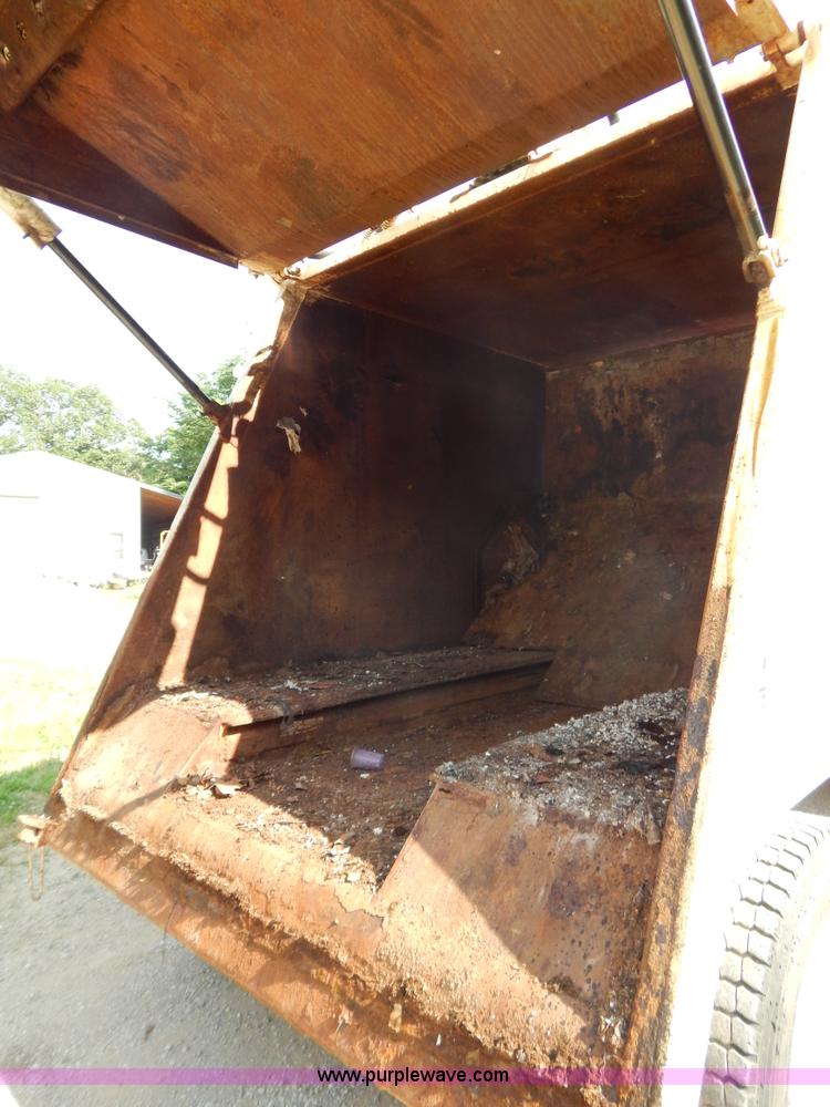 image for item G3265 1997 International 4900 refuse truck