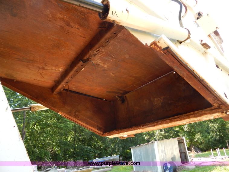 image for item G3265 1997 International 4900 refuse truck