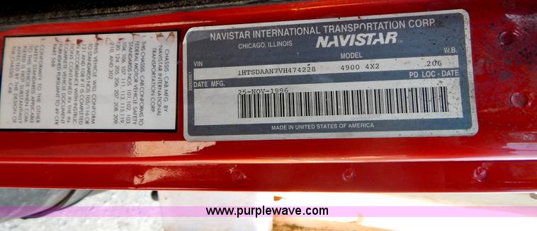 image for item G3265 1997 International 4900 refuse truck