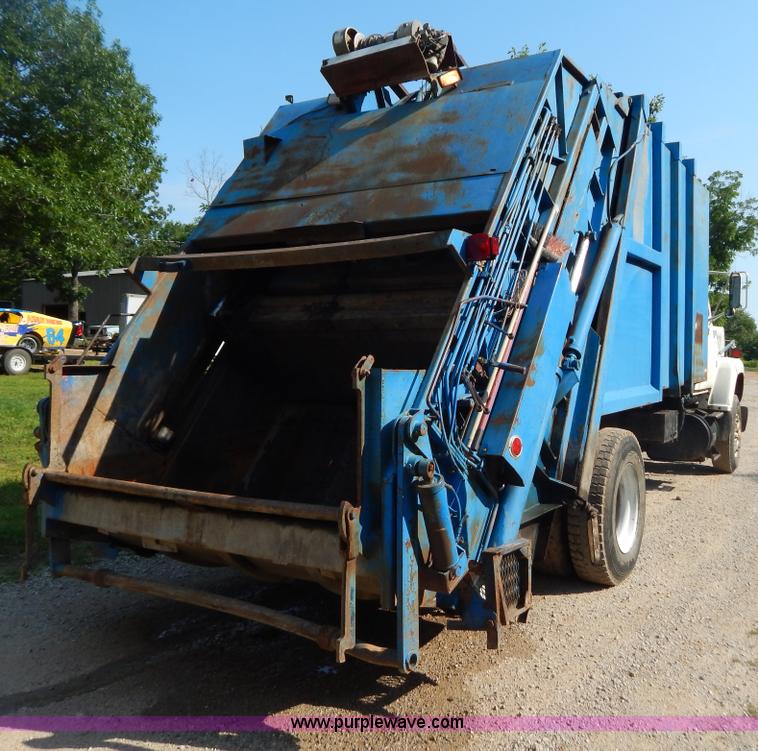 image for item G3266 1989 Ford L8000 refuse truck