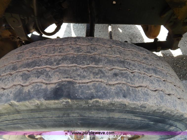 image for item G3266 1989 Ford L8000 refuse truck