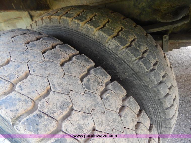 image for item G3266 1989 Ford L8000 refuse truck