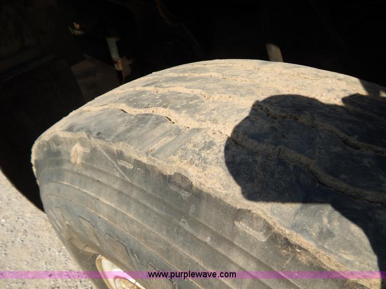 image for item G3266 1989 Ford L8000 refuse truck