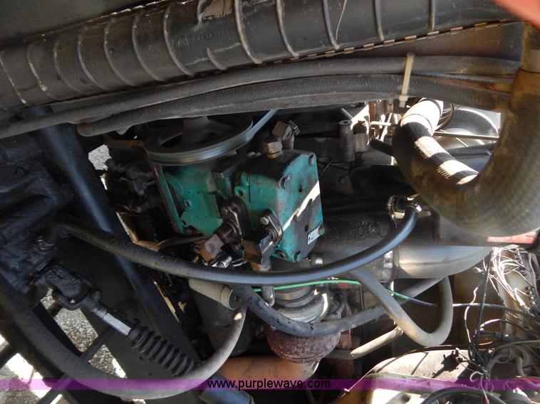 image for item G3266 1989 Ford L8000 refuse truck