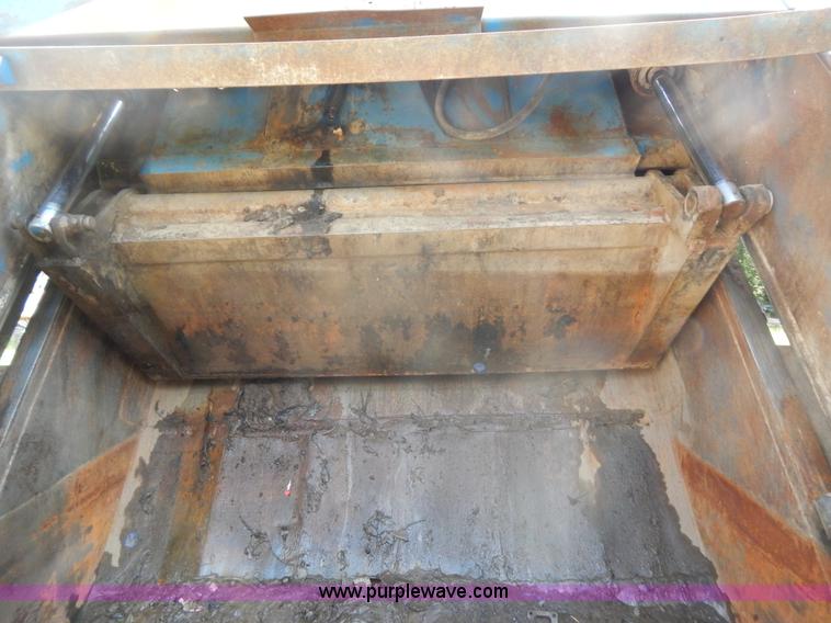 image for item G3266 1989 Ford L8000 refuse truck