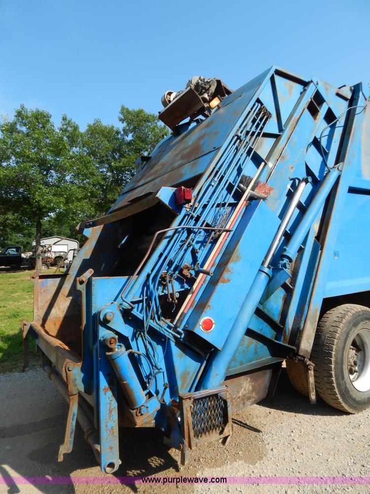 image for item G3266 1989 Ford L8000 refuse truck