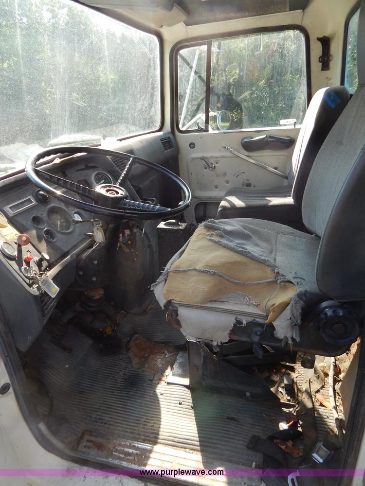 image for item G3266 1989 Ford L8000 refuse truck