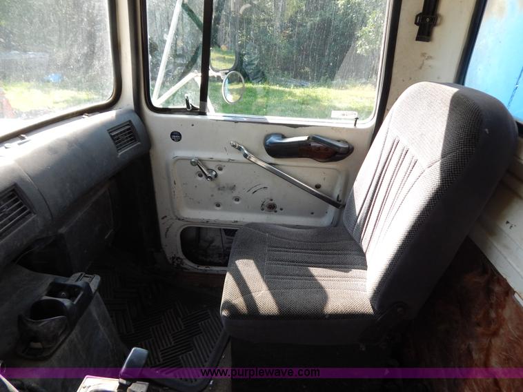 image for item G3266 1989 Ford L8000 refuse truck