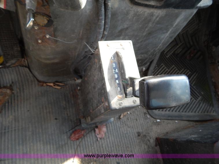 image for item G3266 1989 Ford L8000 refuse truck