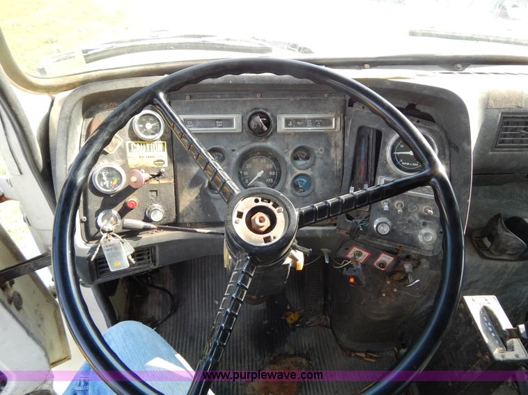 image for item G3266 1989 Ford L8000 refuse truck