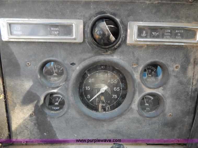 image for item G3266 1989 Ford L8000 refuse truck