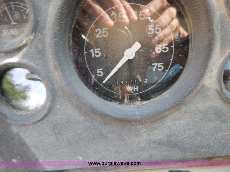 image for item G3266 1989 Ford L8000 refuse truck